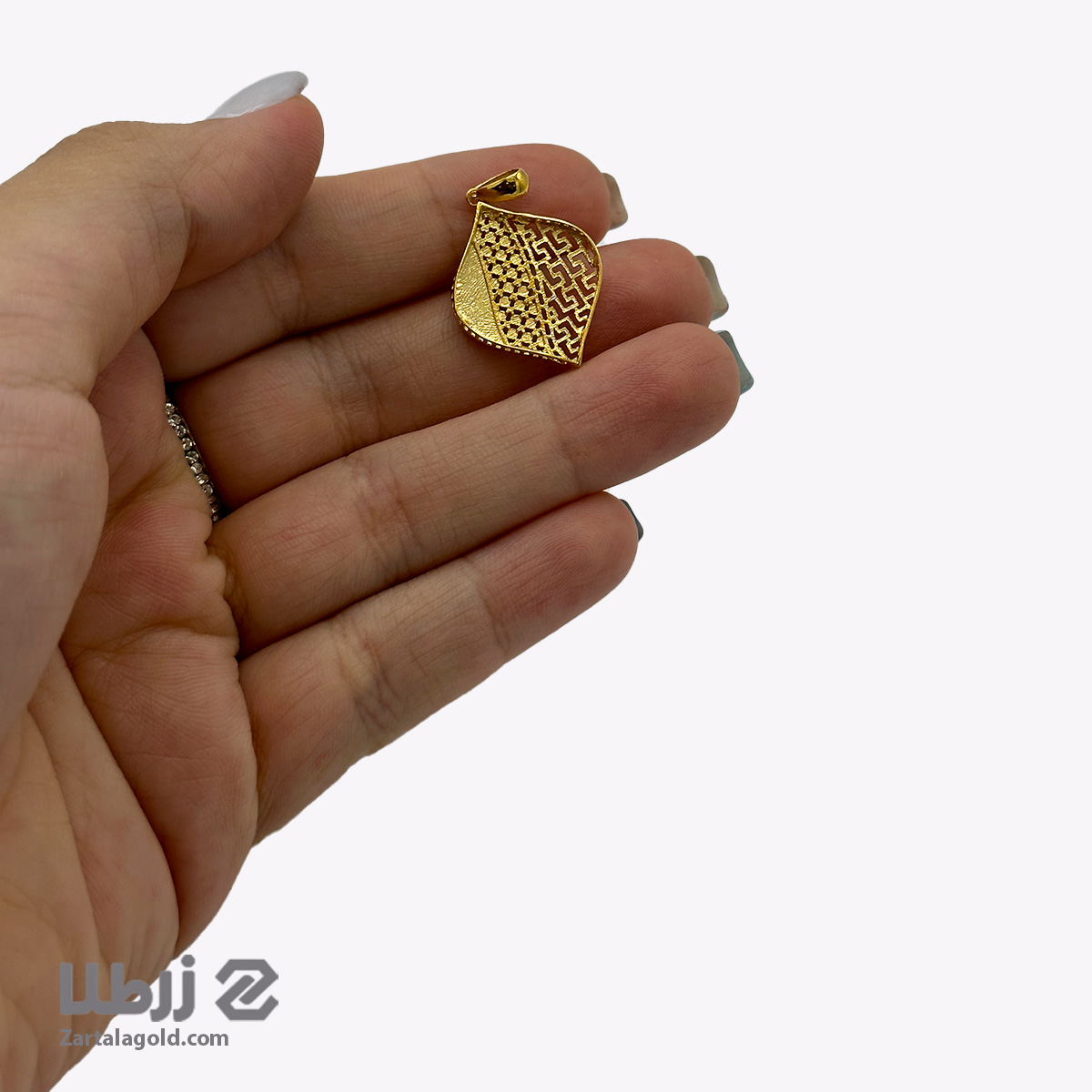 پلاک طلا طرح لوزی تراشدار کد P18577 پلاک طلا طرح لوزی تراشدار کد P18577