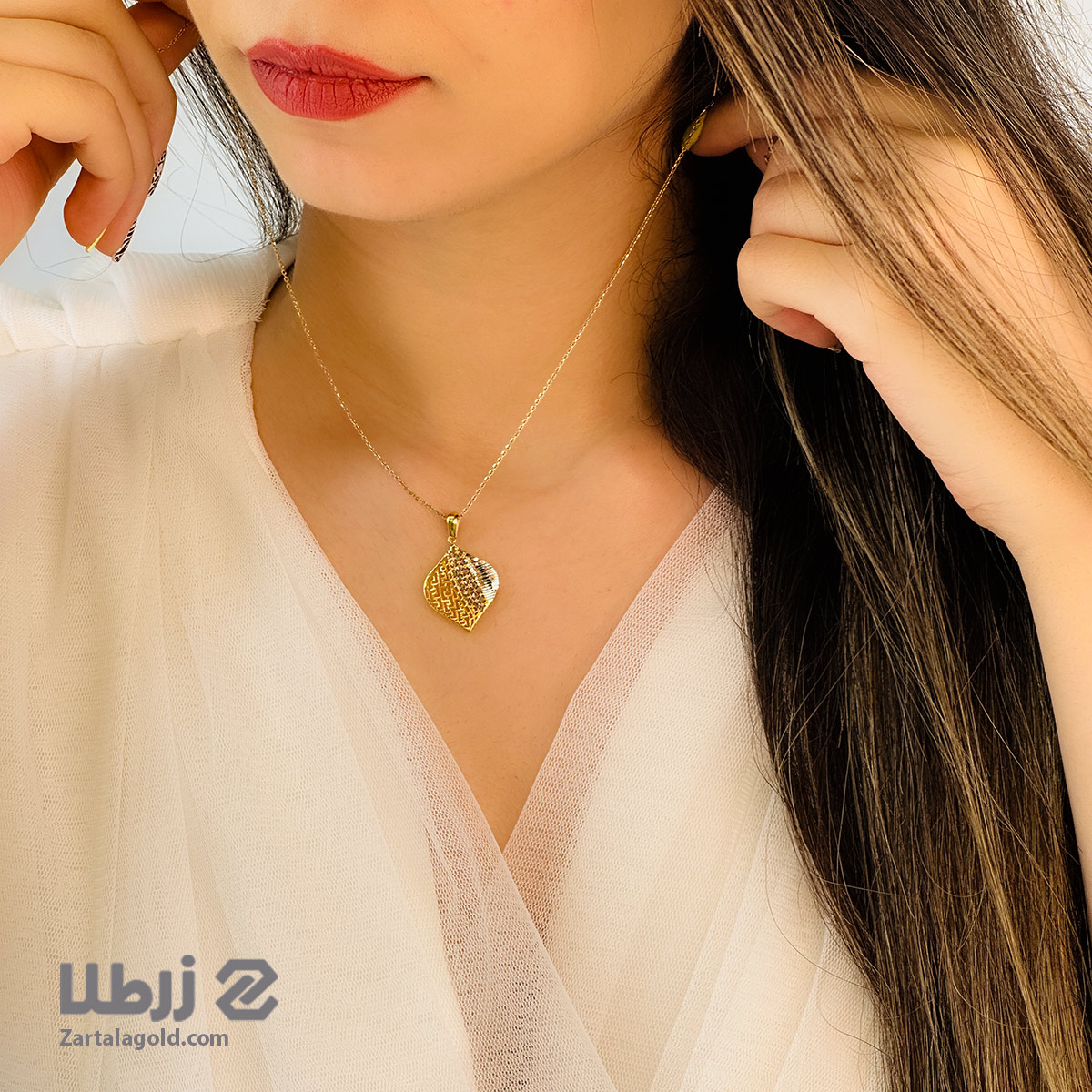 پلاک طلا طرح لوزی تراشدار کد P18577 پلاک طلا طرح لوزی تراشدار کد P18577